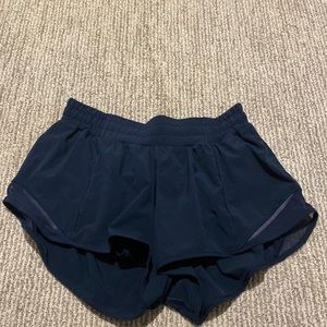 hotty hot lululemon shorts size 6 and 2.5" in the color navy
